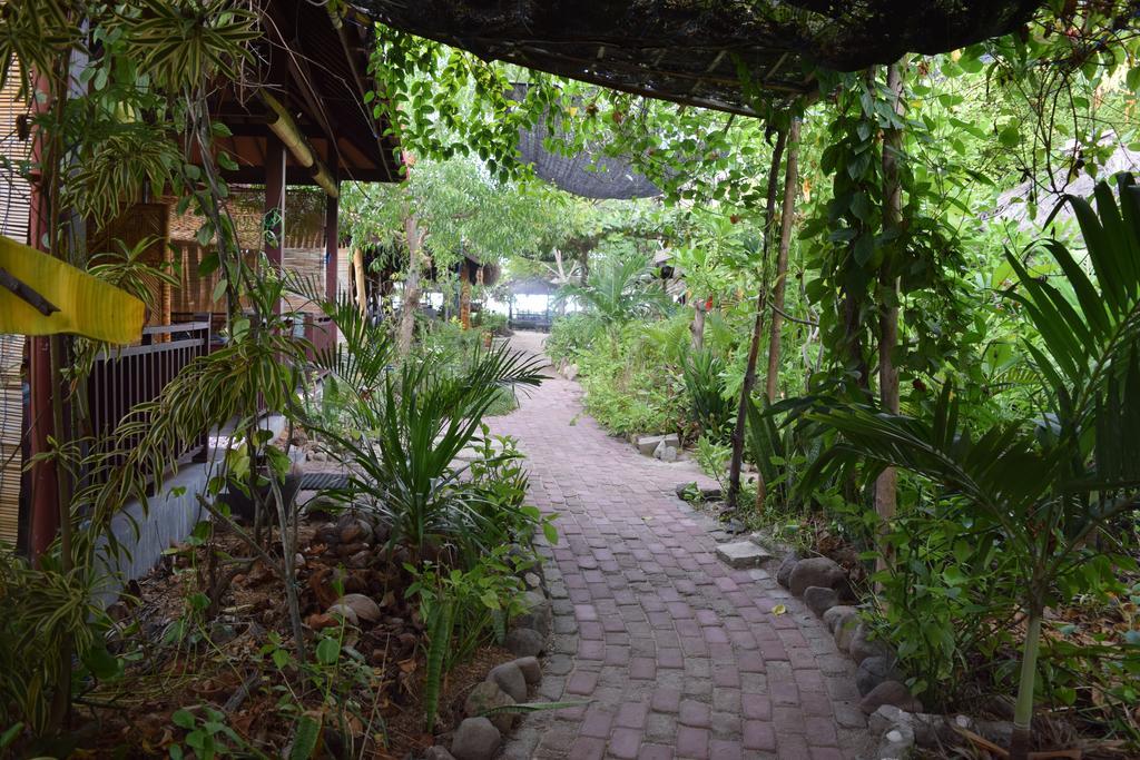 Ana Warung & Bungalows Gili Meno Exterior photo